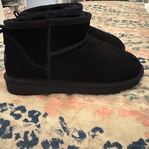 black ultra mini uggs